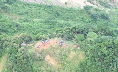 El helicóptero en el que viajaban los militares quedó partido en dos. Cortesía