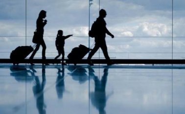 No olvide los documentos del menor a la hora de viajar. Colprensa