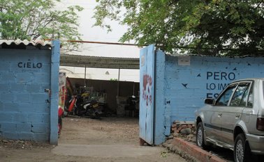 Este parqueadero fue sellado el 24 de abril, pero como se observa en la imagen, sigue funcionando.
Orlando Carvajal