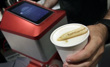 Esta es una muestra de la espuma de Café pintada por la máquina. AP