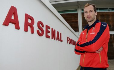 Peter Cech, portero checo de 33 años. Oficial Arsenal