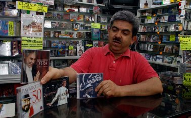Mario Leguizamón trabaja desde hace 40 años en el sector musical y hace 22 tiene su propio negocio. Mario Caicedo