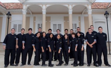 La ceremonia que se llevará a cabo hoy viernes 10 de julio a las 7:00 pm. La Opinión