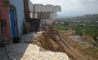 El alcalde señaló que en su gobierno no ha acolitado la construcción de ranchos en zonas de alto riesgo. Archivo