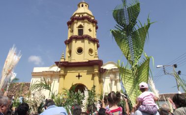 Peregrinación durante la Semana Santa en Ocaña. La Opinión