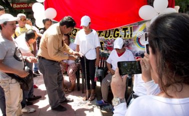 Los trabajadores dijeron que volverán a acudir a esta protesta si la Alcaldía insiste en no dialogar con ellos. Alfredo Estévez