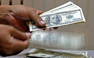 Economistas de la región consideran que si el del dólar llega a los $3.000, para el segundo semestre del año, traería consecuencias negativas para algunos sectores de la economía nacional. Archivo