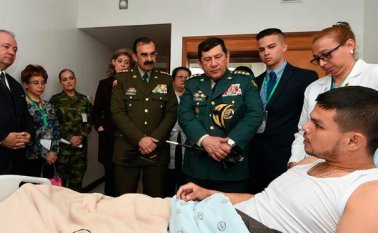 El subteniente Moscoso recibió la visita de los altos mandos militares. Ministerio de Defensa