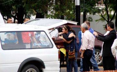 Metros antes del puente internacional Simón Bolívar, en San Antonio, se hizo el transbordo del féretro. Mario Caicedo