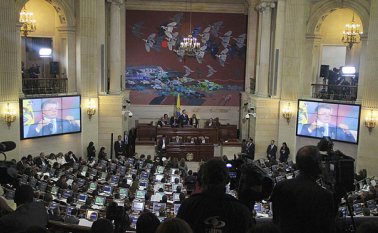Comentarios desaprobadores recibió el presidente Juan Manuel Santos por su alocución durante la instalación del Congreso al punto que debió aceptar que no hay hay adversarios, ni enemigos de la paz en el país. Colprensa