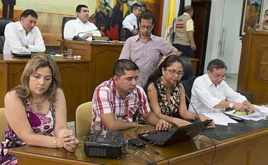 Para la alcaldía, los elementos comprados no tuvieron sobrecostos, como lo señaló la contraloría en uno de sus informes. Juan Pablo Cohen