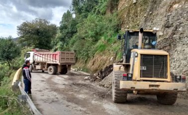 En los puntos críticos de la región continúan trabajando las máquinas. Igualmente, están dispuestas las estructuras metálicas para habilitar los puentes destruidos. Cortesía