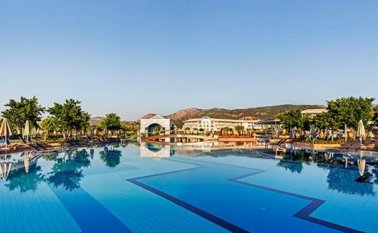 Esta es la piscina donde fue succionada por la rejilla, la menor de 10 años, en el hotel Hilton Dalaman Resort de Turquía. Internet