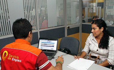Las mayores ofertas de empleo se presentan para auxiliares contables, asesores comerciales, vendedores, médicos y cajeros de entidades no financieras. Archivo