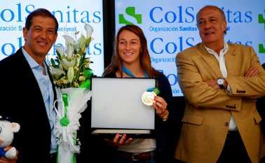 Ignacio Correa presidente de Sanitas Internacional, Mariana Duque y José Castillo vicepresidente comercial de Sanitas. Colprensa | Mauricio Alvarado