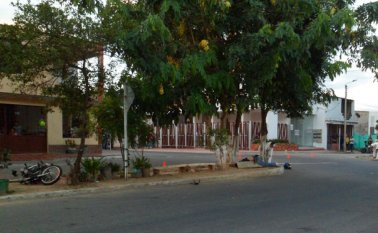 El accidente ocurrió a las 3:00 de la madrugada de ayer. El joven no tenía hijos y deja dos hermanas menores. La moto era de su propiedad.  Hugo González