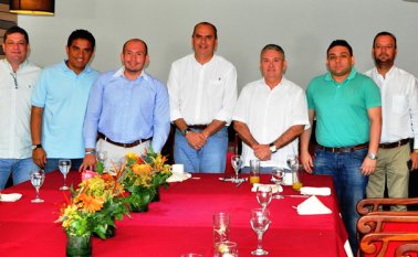 El senador Carlos Barriga y su equipo de trabajo se sumaron ayer a las actividades de campaña del candidato a la Alcaldía de Cúcuta, Carlos Luna Romero. Cortesía