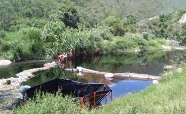 El agua del río algodonal permanece en proceso de descontaminación, razón por la cual se tomará el agua de La Playa de Belén. Se conoce que hay cuatro kilómetros de crudo regado en el afluente. Archivo