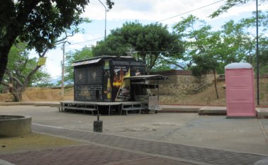 Unos 14 establecimientos comerciales que ocupen el espacio público exclusivamente para vender licor, serán desalojados. Jean Javier García