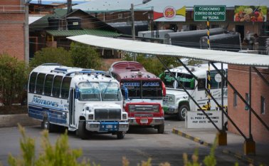 La entrada y salida de la central de transportes fue bloqueada con buses por más de cuatro horas. Roberto Ospino