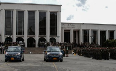 A los uniformados que perecieron en el siniestro aéreo los mantuvieron en cámara ardiente en el Centro Religioso de la Policía Nacional. Colprensa
