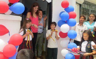 En el instituto tecnológico Carlos Hernández Yaruro del corregimiento La Ermita, la viceministra de las TIC, María Carolina Hoyos, entregó un Kiosco Vive Digital Daicy Echeverry
