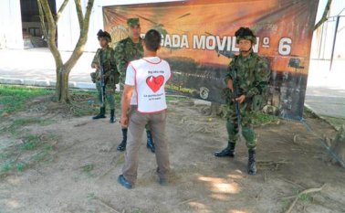 El guerrillero también era el encargado de recolectar dineros producto de extorsiones. Twitter Ejército