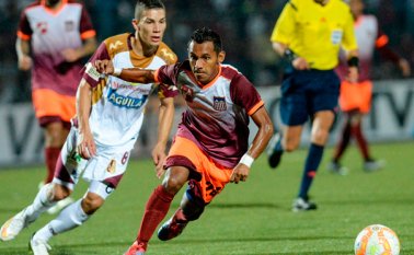 Carabobo dominó prácticamente todo el partido, manejando la pelota en su mediocampo. AFP