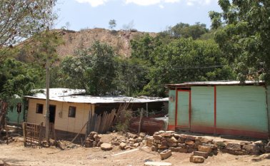 Alrededor de 50 familias de La Primavera se han visto afectadas por las escombreras ubicadas sobre la autopista en la vía a El Zulia Archivo