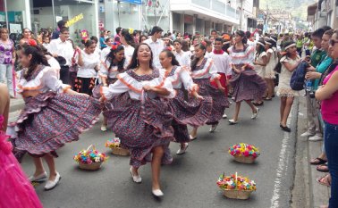 Los estudiantes desfilaron por las principales calles de Ocaña y dieron a conocer sus talentos artísticos. Daicy Echeverry