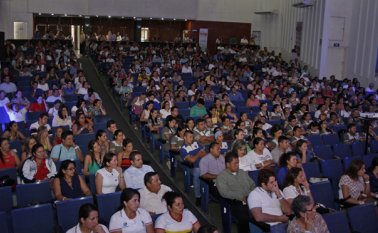 En el Teatro Avenida se llevo a cabo la Feria Escudos del Alma. Mario Caicedo