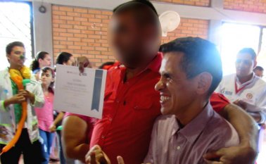 Los estudiantes del instituto La Esperanza entregaron los certificados. Cortesía