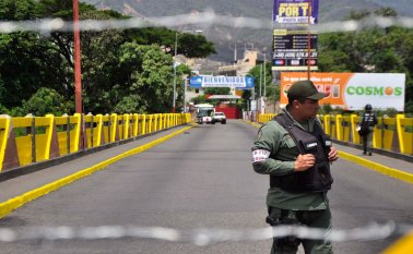 Totalmente sellado el paso por el puente internacional Simón Bolívar. Edinsson Figueroa