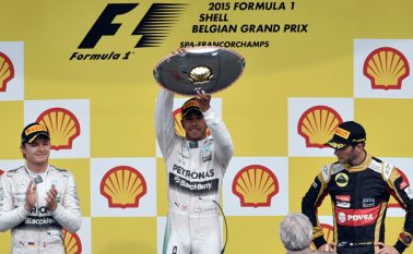 Hamilton subió al podio por 80ma ocasión, con lo que empata la marca del ídolo brasileño Ayrton Senna. AFP