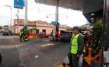 Así estuvieron este martes las estaciones de combustible en la zona de frontera. Diario La Nación