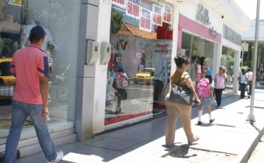 El gremio que agrupa los comerciantes planteó al Gobierno Nacional la necesidad de proteger empleos que genera el sector del comercio y de servicios en la ciudad. Archivo