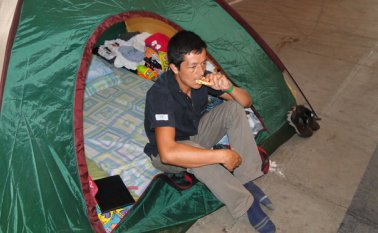 Este hombre piensa en el futuro, luego de que su esposa se negó a regresar a Bogotá. Jean Estupiñán