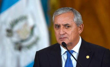 Al hablar en una conferencia de prensa, Otto Pérez reafirmó que no renunciará al cargo pese a las multitudinarias marchas en las que la población clama por su salida e insistió en que dará la cara ante la justicia. AFP