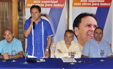 En el acto estuvieron: Martín Martínez, Gregorio Angarita Lamk, jefe de debate de la campaña, y Silvano Serrano Guerrero, gerente de campaña Edinsson Figueroa