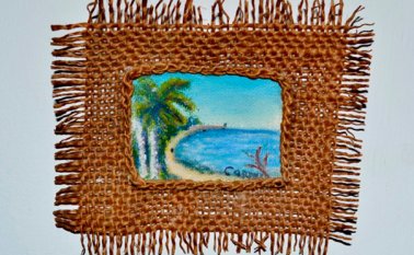 Sus obras pictóricas se destacan por sus formatos pequeños y originales. Roberto Ospino