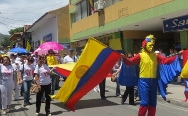 La calles de Ocaña se inundaron de gente pidiendo la liberación del abogado. Daicy Echeverry