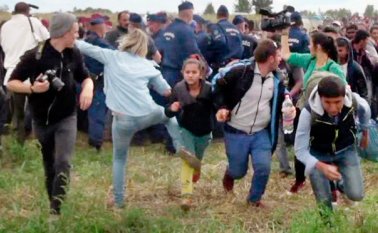 La mujer fue despedida tras lo ocurrido, pues su acto generó indignación en el mundo. AFP
