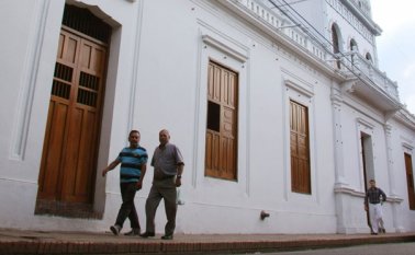 En la Torre del Reloj se están recibiendo hoy las obras en horario de oficina. No se queden sin participar en el Salón de Fotografía La Opinión 55 años. Archivo