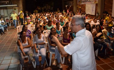 Hernández Mogollón presentó, recientemente, su programa de gobierno a los rosarienses el cual incluye la propuesta de solución de vivienda. Cortesía