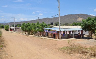 Las calles del proyecto desplazados 1 y 2 en la vereda Los Mangos son desoladas. Más de la mitad de las familias se han ido del barrio.  Rodrigo Sandoval