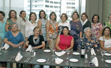 Fanny de Molina, Nancy de Parra, Lucy de Lamk, Liliana Cárdenas, Josefina Botta, Martha de Colmenares, María Belén Hernández, Yolanda de Colmenares, Claudia de Mora, Sonia de Rodríguez, Martha de Estrada, Margy de Rey, Delia de Santaella, Libia de Sandoval, Elvira de Montaña y Marcela Riaño. Mario Caicedo