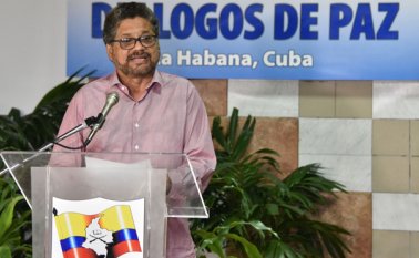 Iván Márquez, vocero de las Farc, señaló que hay avances y “consensos” sobre un cese el fuego bilateral y definitivo, y que “se avanza en el análisis del aspecto de dejación de las armas”. AFP