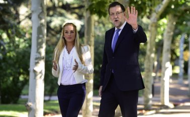 Lilian Tintori y Mariano Rajoy se reunieron en Madrid, España. AFP