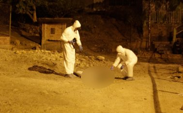 El cadáver de John Héctor Suárez quedó tendido sobre una vía destapada del barrio Palmeras. Christian herrera