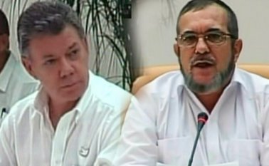 Juan Manuel Santos y Timochenko en La Habana. AFP